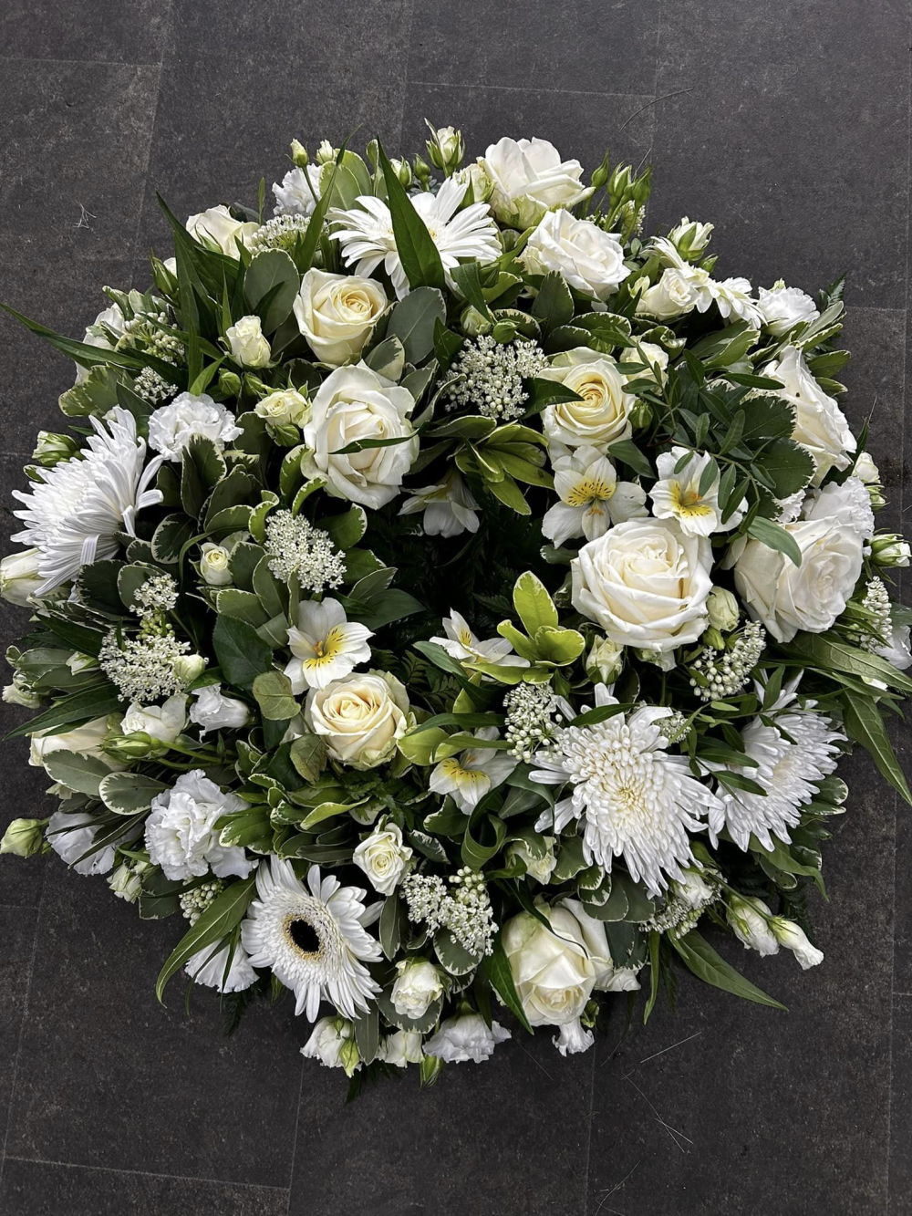 Classic Wreath in White -SYM-321