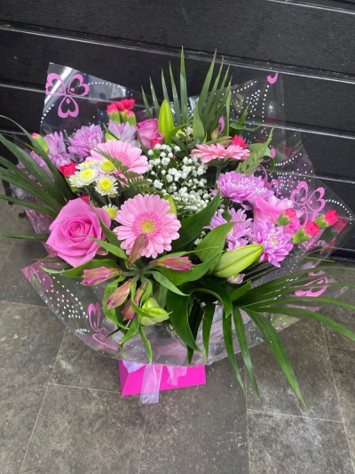 Ashleigh - A budding delight, complimented by greenery and presented in a gift box/bag. Beautiful flower bouquet hand delivered by the local florist.